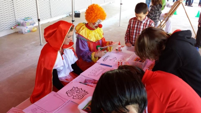  服装和手工艺品 